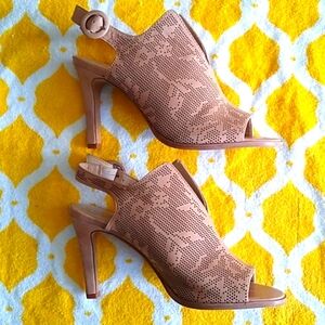 NWOT Vince Camuta  Heels 9m